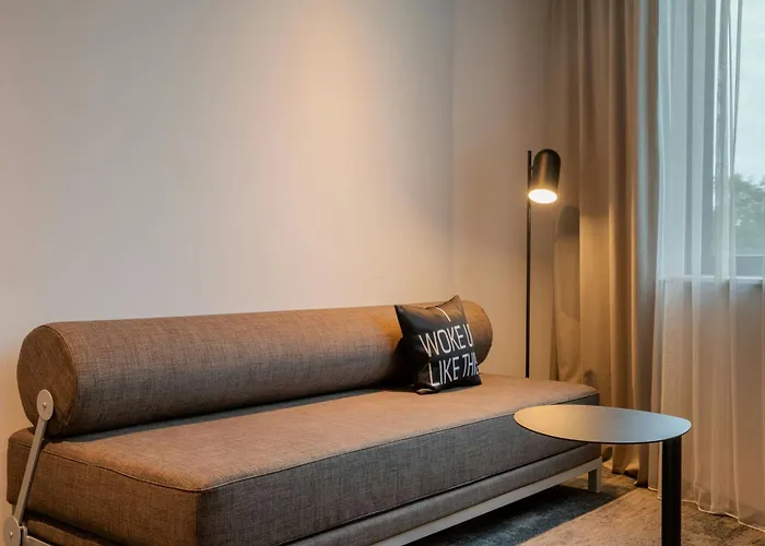 Moxy - Finkenwerder 4*