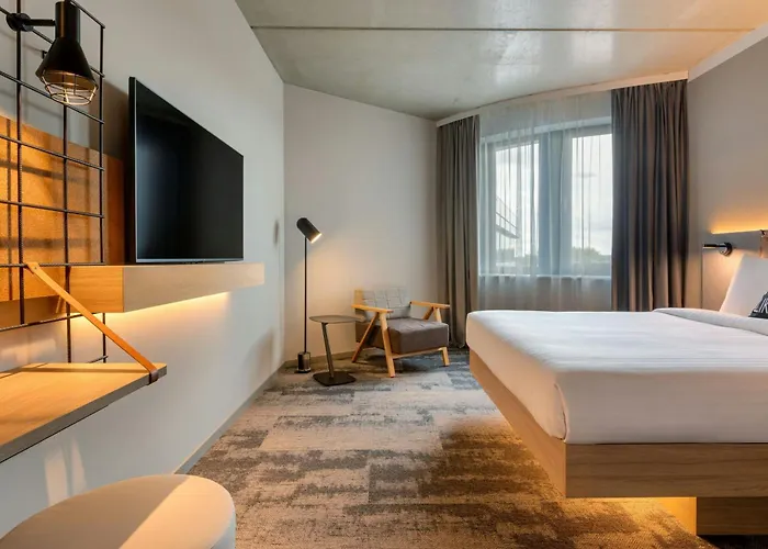 Moxy - Finkenwerder 4*